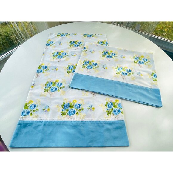 Vintage 70s pillowcases set, pair of blue, yellow floral pillow shams - Picture 2 of 8